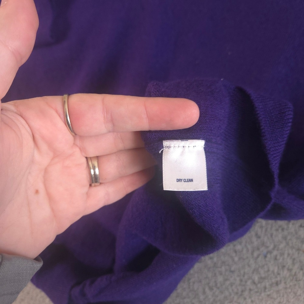 Club Room Sweater Mens Small Purple 100% Merino Wool V-Neck Pullover Classic - Picture 4 of 8